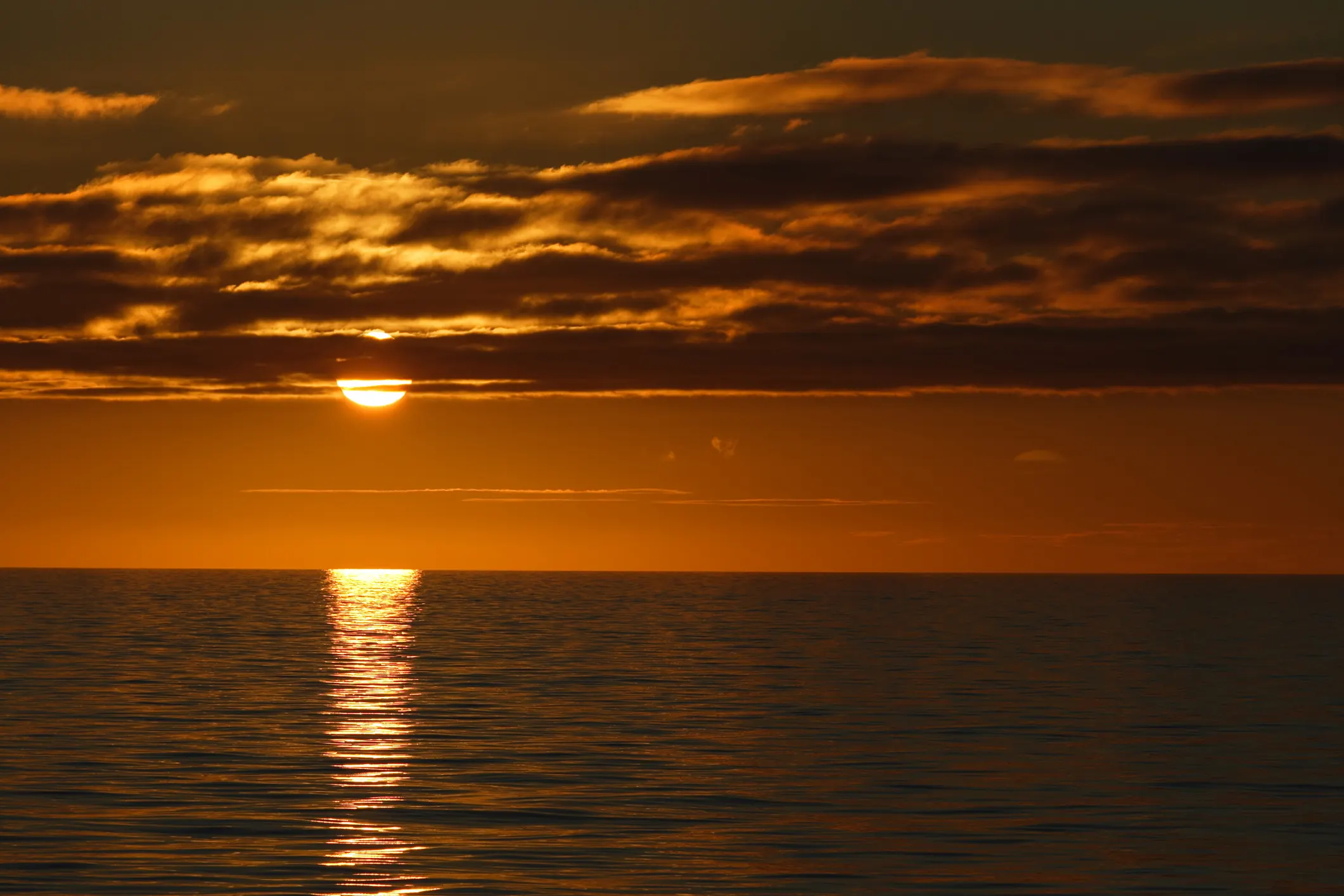 太平洋へ沈む乾季の夕日
